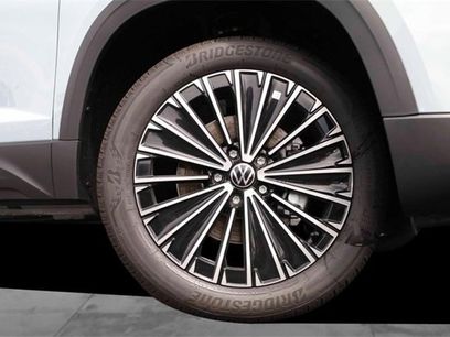New 2025 Volkswagen Taos SE