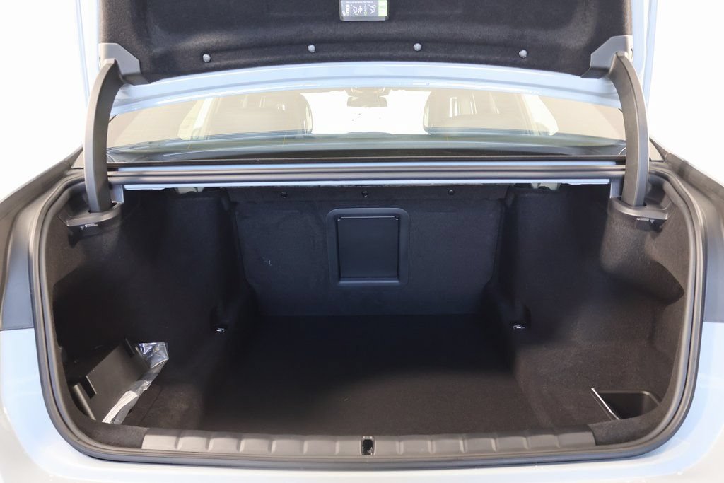 New 2026 BMW 740i w/ Premium Package RWD image 8