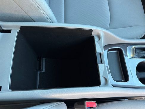 Used 2022 Chevrolet Malibu LS image 17