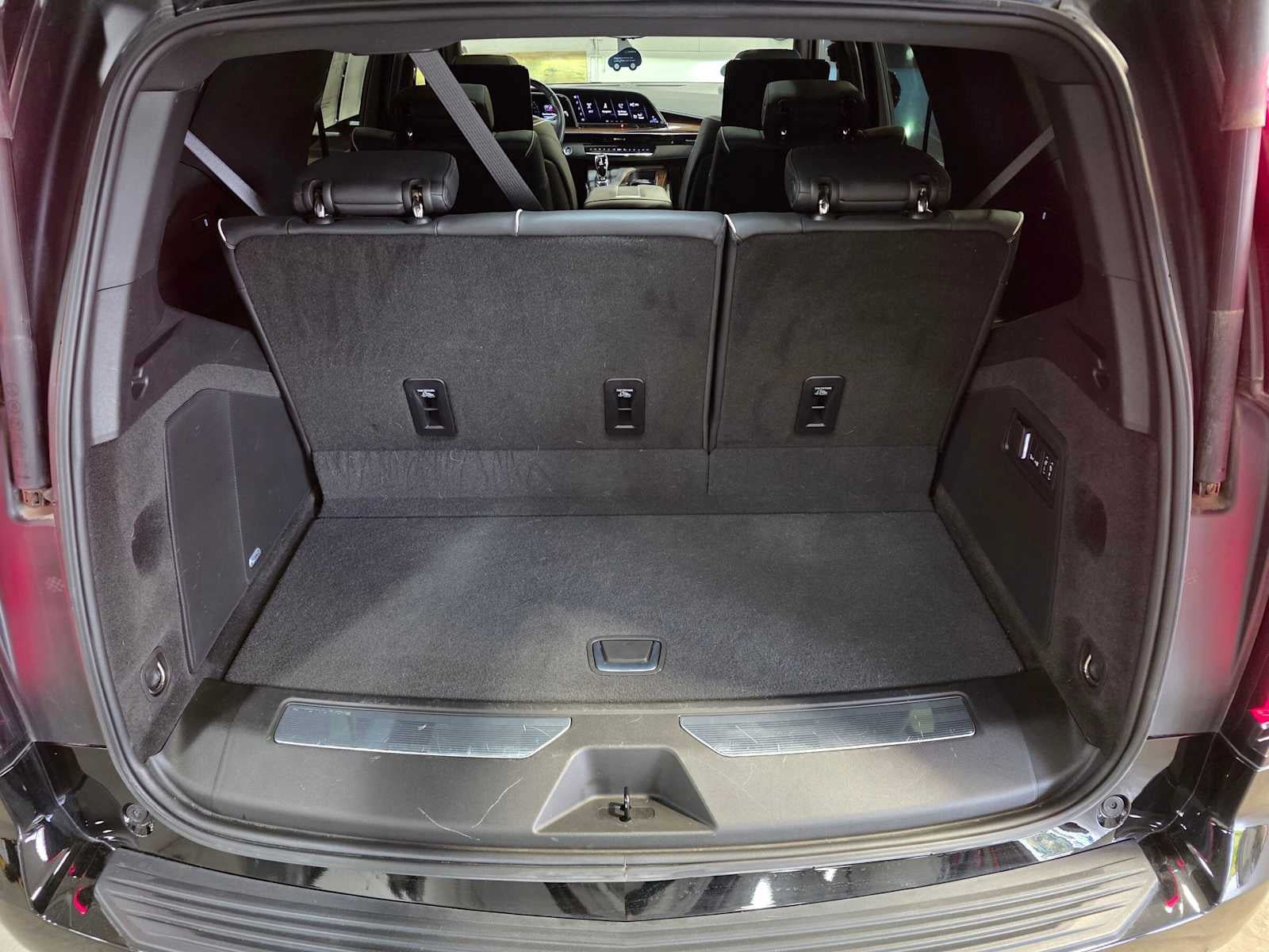 Certified 2024 Cadillac Escalade Premium Luxury w/ Performance Package AWD/4WD image 13