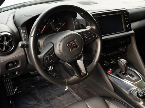 Used 2021 Nissan GT-R Premium image 10
