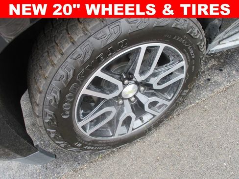 Used 2018 Chevrolet Tahoe LT AWD/4WD image 2