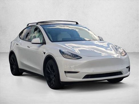 Used 2021 Tesla Model Y Long Range image 3