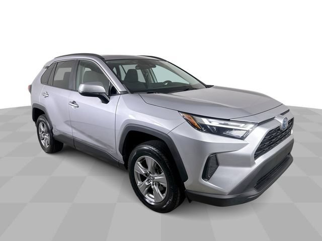 Used 2022 Toyota RAV4 XLE w/ Convenience Package AWD/4WD image 2
