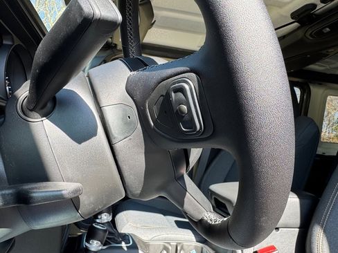 Used 2025 Jeep Wrangler Unlimited Sport image 20