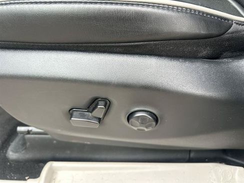 Used 2024 Chrysler Pacifica Limited FWD image 14