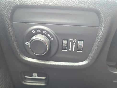 Used 2025 Jeep Grand Cherokee Laredo w/ Luxury Tech Group I AWD/4WD image 11