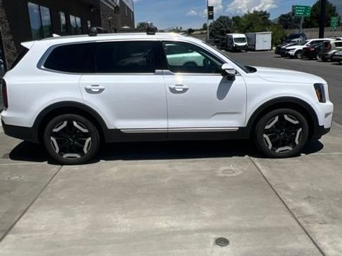 Certified 2024 Kia Telluride EX w/ EX Captain's Chair Package AWD/4WD image 5