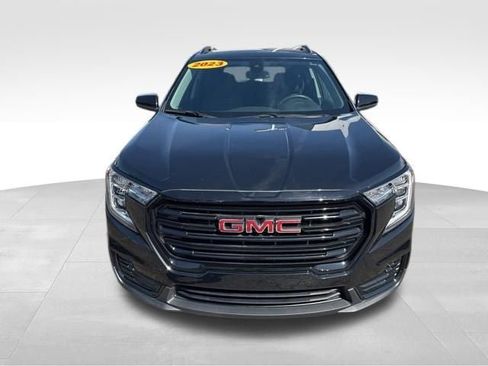 Used 2023 GMC Terrain SLE w/ Elevation Edition FWD image 2
