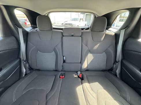 Used 2020 Jeep Cherokee Latitude w/ Cold Weather Group image 20