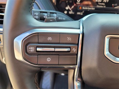 Used 2025 GMC Yukon Denali image 31