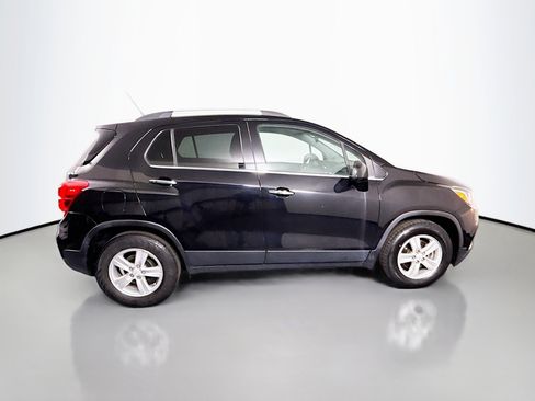 Used 2020 Chevrolet Trax LT w/ LT Convenience Package image 11