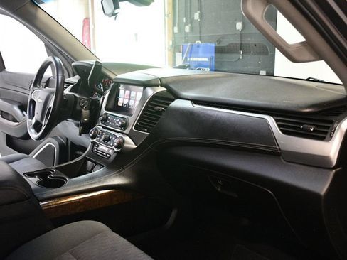 Used 2017 Chevrolet Suburban LS RWD image 27