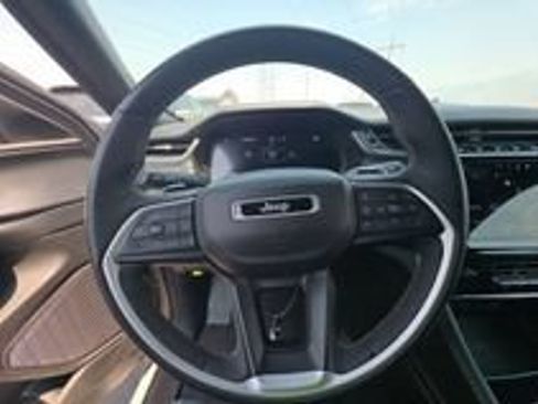 Used 2024 Jeep Grand Cherokee Altitude AWD/4WD image 19