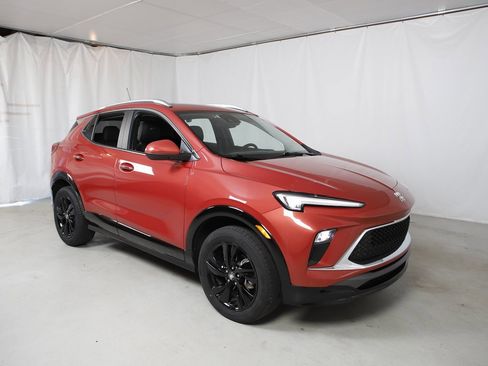 Used 2024 Buick Encore GX Sport Touring image 1