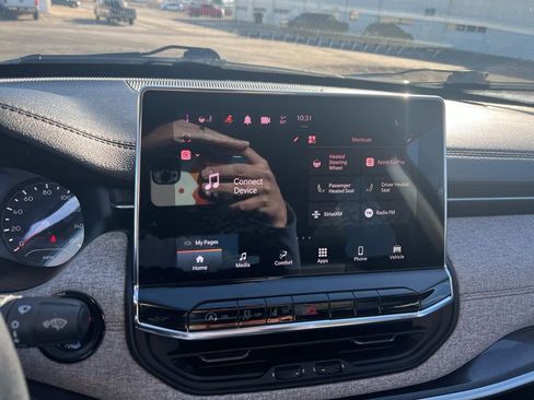 Used 2022 Jeep Compass Latitude w/ Sun and Sound Group image 14