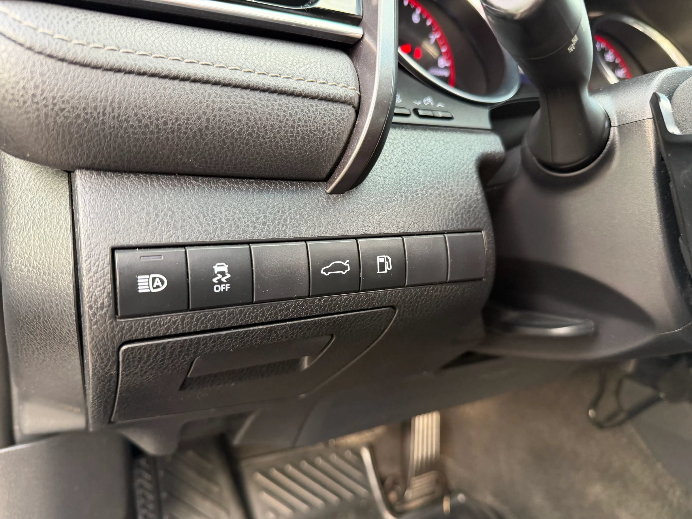 Used 2018 Toyota Camry XSE FWD image 22