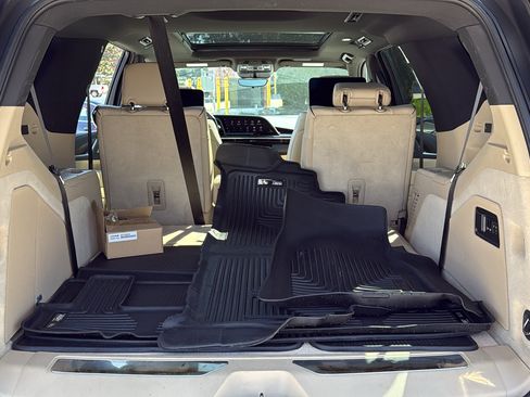 Used 2021 Cadillac Escalade Premium Luxury w/ Performance Package AWD/4WD image 33
