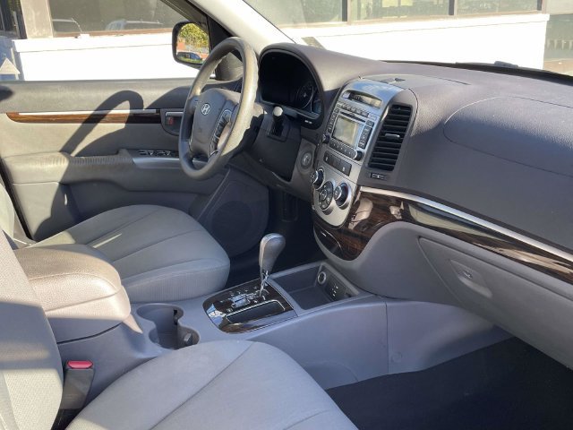 Used 2010 Hyundai Santa Fe GLS FWD image 9