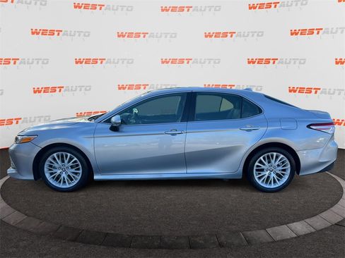Used 2019 Toyota Camry XLE image 2