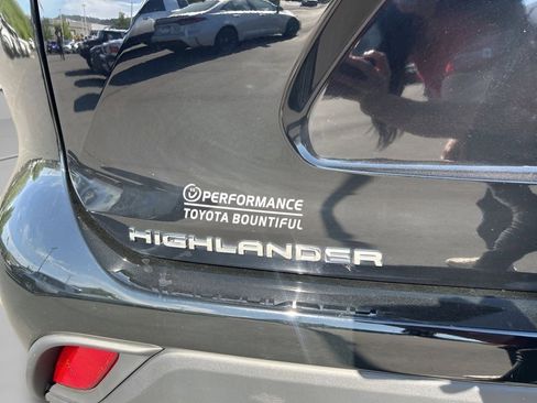 Used 2023 Toyota Highlander XLE AWD/4WD image 15