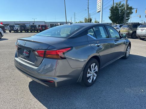 Used 2025 Nissan Altima 2.5 S FWD image 7