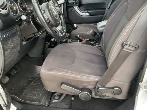 Used 2014 Jeep Wrangler Unlimited Rubicon w/ Connectivity Group image 20