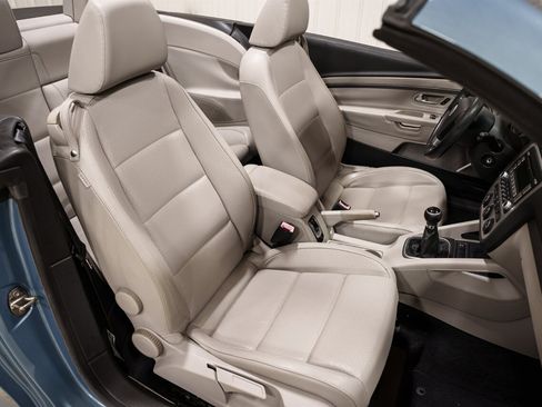 Used 2009 Volkswagen Eos Komfort FWD image 18