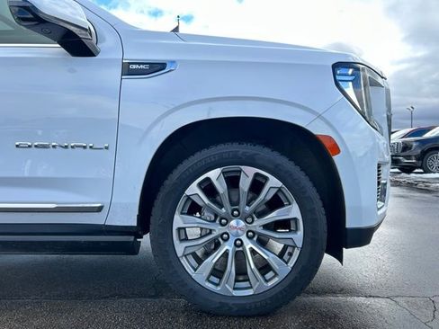 Used 2021 GMC Yukon Denali w/ Denali Premium Package image 16