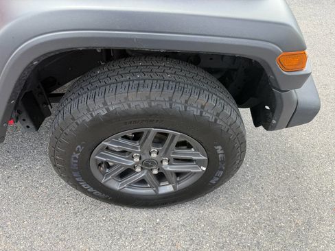 Used 2025 Jeep Wrangler Unlimited Sport AWD/4WD image 13