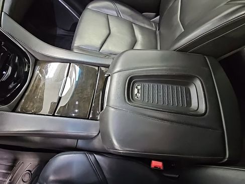 Used 2019 Cadillac Escalade ESV Platinum image 21