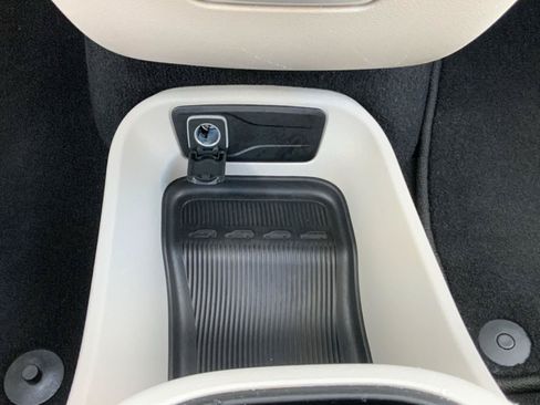 Used 2023 Chrysler Pacifica Touring-L FWD image 42