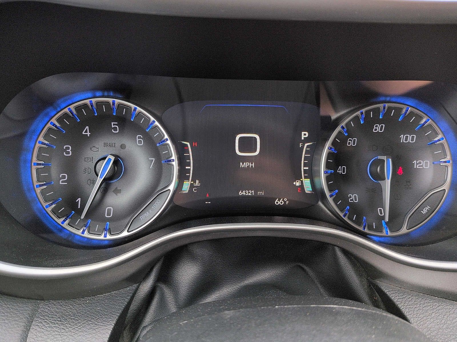Used 2024 Chrysler Pacifica Touring-L FWD image 19