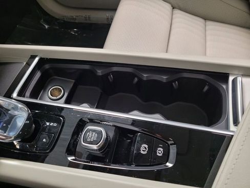 New 2026 Volvo XC60 B5 Ultra w/ Protection Package Premier image 19