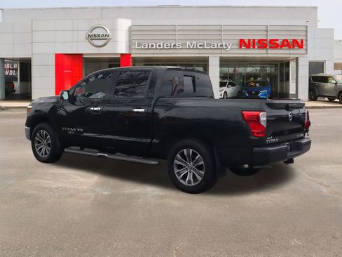 Used 2019 Nissan Titan SL image 5