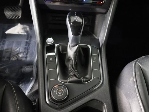 Used 2022 Volkswagen Tiguan SE w/ Panoramic Sunroof Package image 43