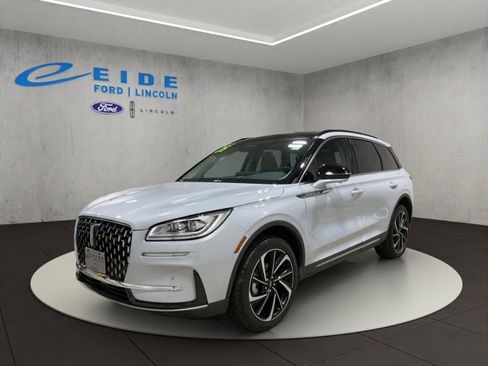 Used 2025 Lincoln Corsair Reserve image 2