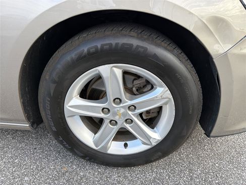 Used 2022 Chevrolet Malibu LT FWD image 11