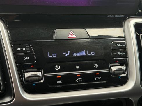 Certified 2022 Kia Sorento S w/ Panoramic Sunroof Package AWD/4WD image 31