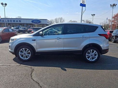 Certified 2019 Ford Escape SE image 4