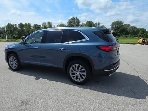 Used 2025 Buick Enclave Preferred FWD image 5