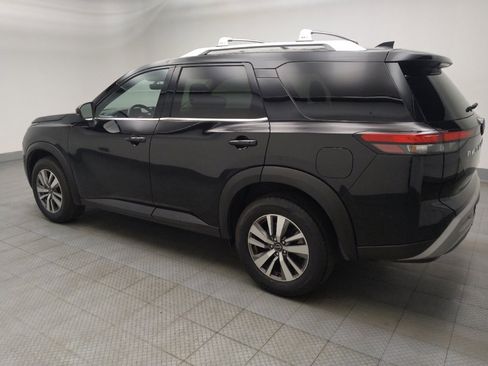 Used 2023 Nissan Pathfinder SL image 3