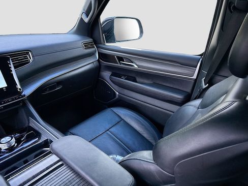 Used 2024 Jeep Wagoneer L Series III w/ Flexible Seating Group image 23