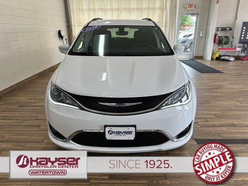 Used 2020 Chrysler Pacifica Touring-L FWD image 7