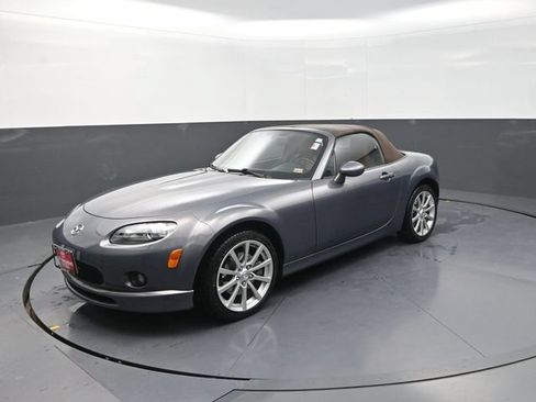 Used 2006 MAZDA MX-5 Miata Grand Touring w/ Premium Pkg RWD image 3