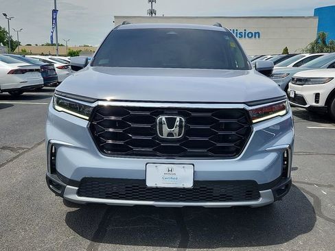 Used 2025 Honda Pilot Touring image 2