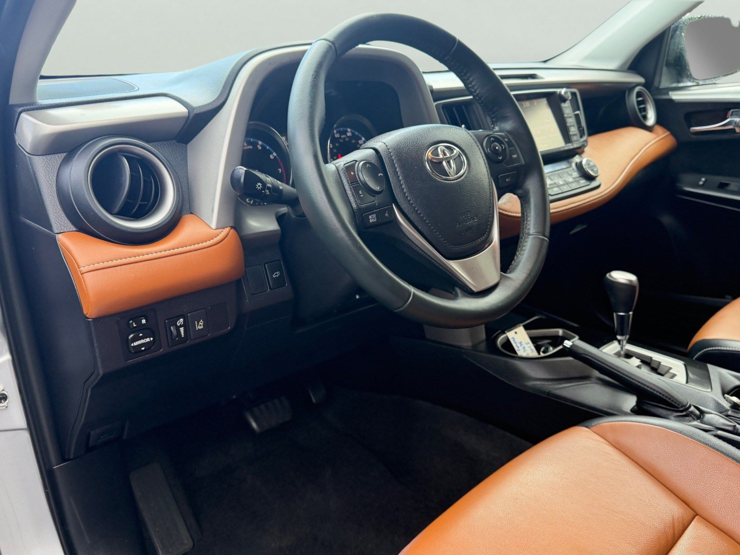 Used 2016 Toyota RAV4 Limited FWD image 25