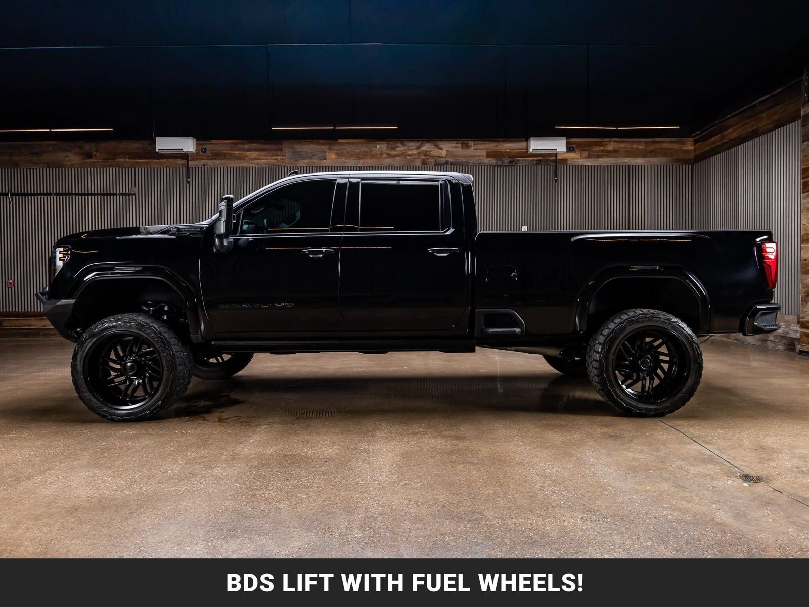 Used 2024 GMC Sierra 3500 Denali Ultimate AWD/4WD image 5