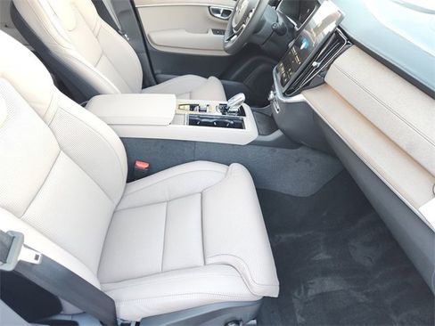 New 2026 Volvo XC90 B6 Ultra image 3