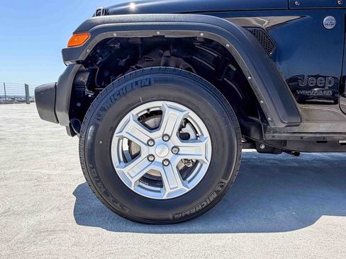 Used 2022 Jeep Wrangler Unlimited Sport AWD/4WD image 11